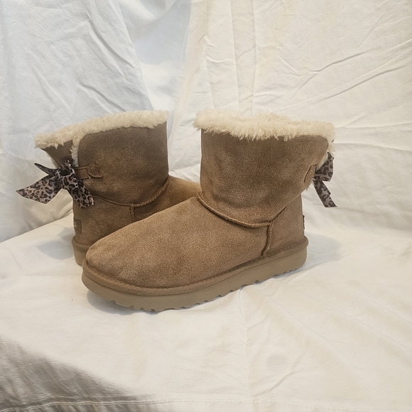 Ugg Mini Bow Boots - Picture 1 of 5